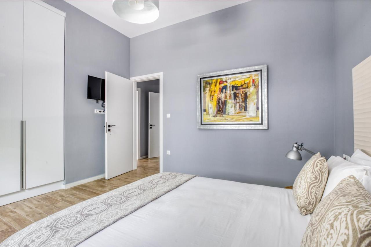 Spacious Flat With Courtyard And Private Parking! Apartment Athena Bagian luar foto