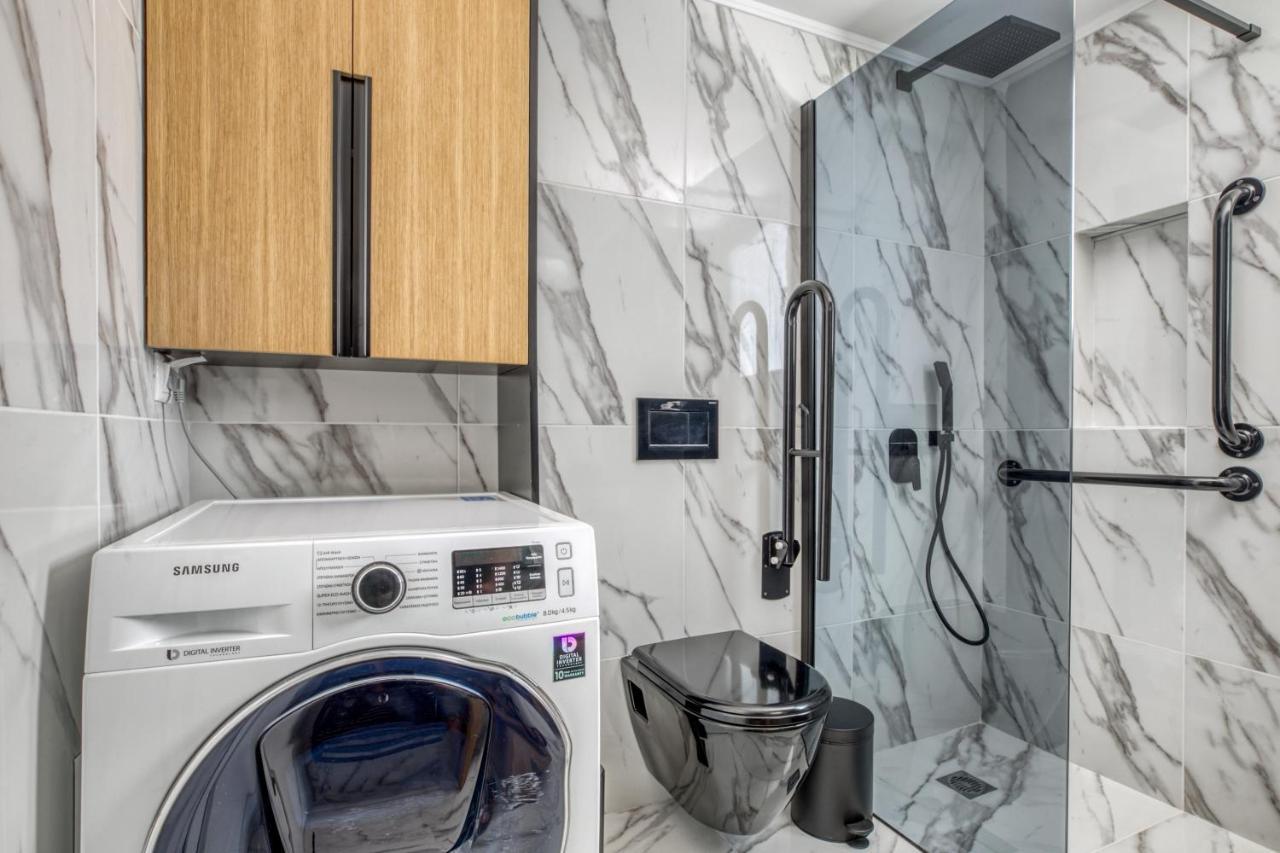 Spacious Flat With Courtyard And Private Parking! Athena Bagian luar foto