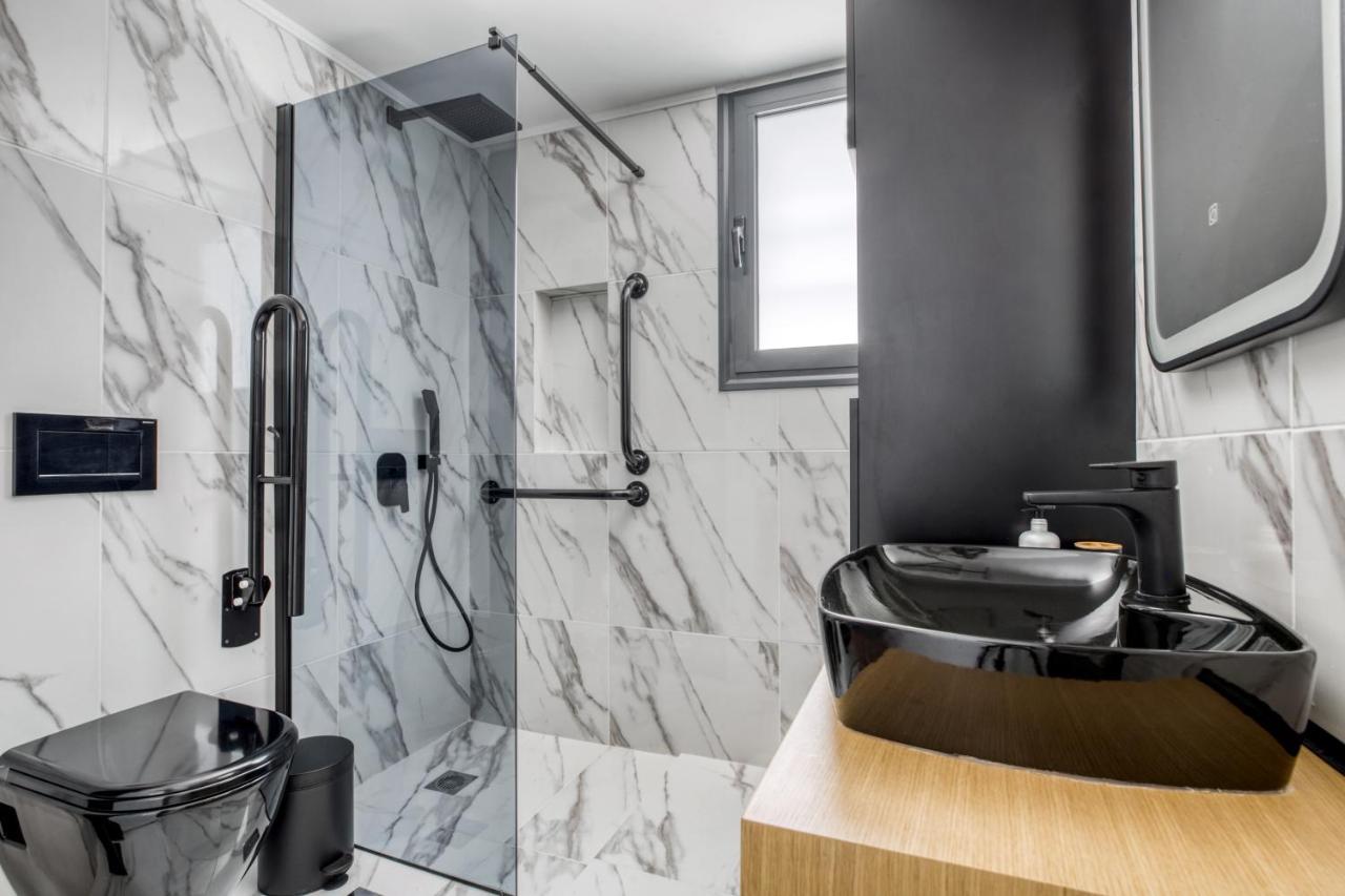 Spacious Flat With Courtyard And Private Parking! Athena Bagian luar foto