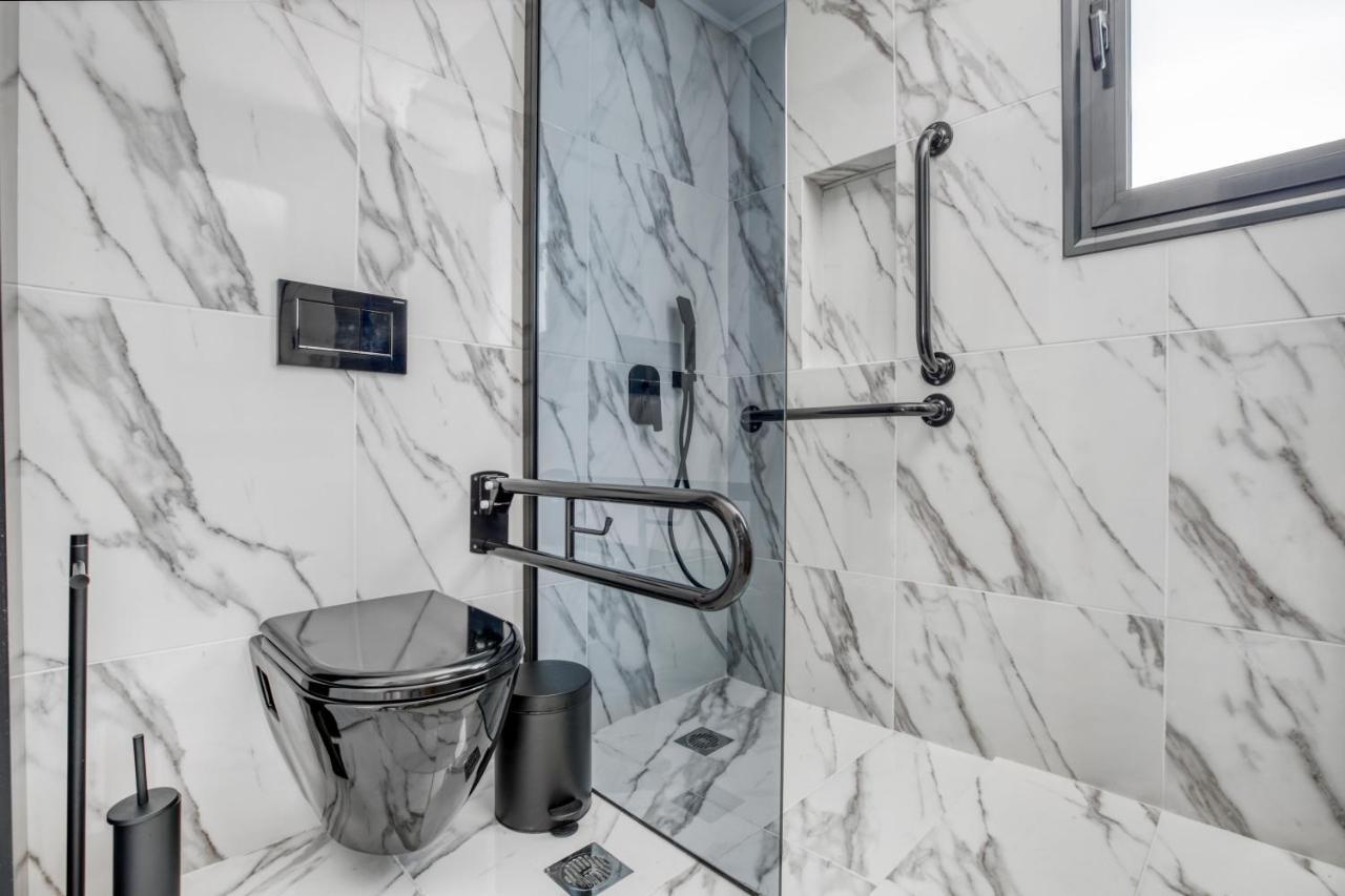 Spacious Flat With Courtyard And Private Parking! Athena Bagian luar foto