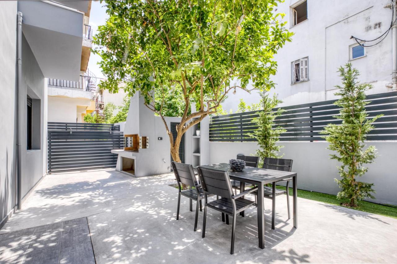 Spacious Flat With Courtyard And Private Parking! Apartment Athena Bagian luar foto